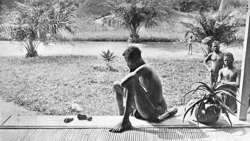 Nsala of Wala with the hand and foot of his daughter Boali.
